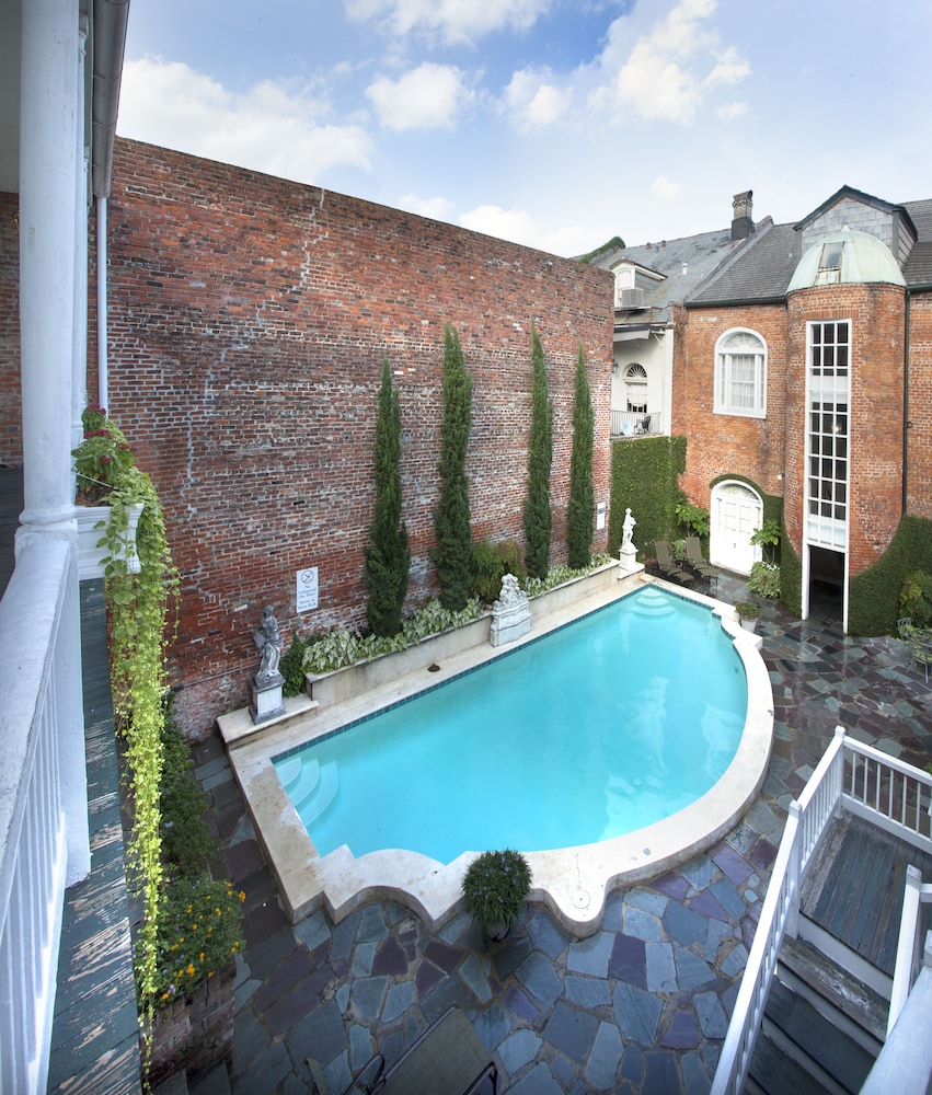 Chateau Hotel 58/60