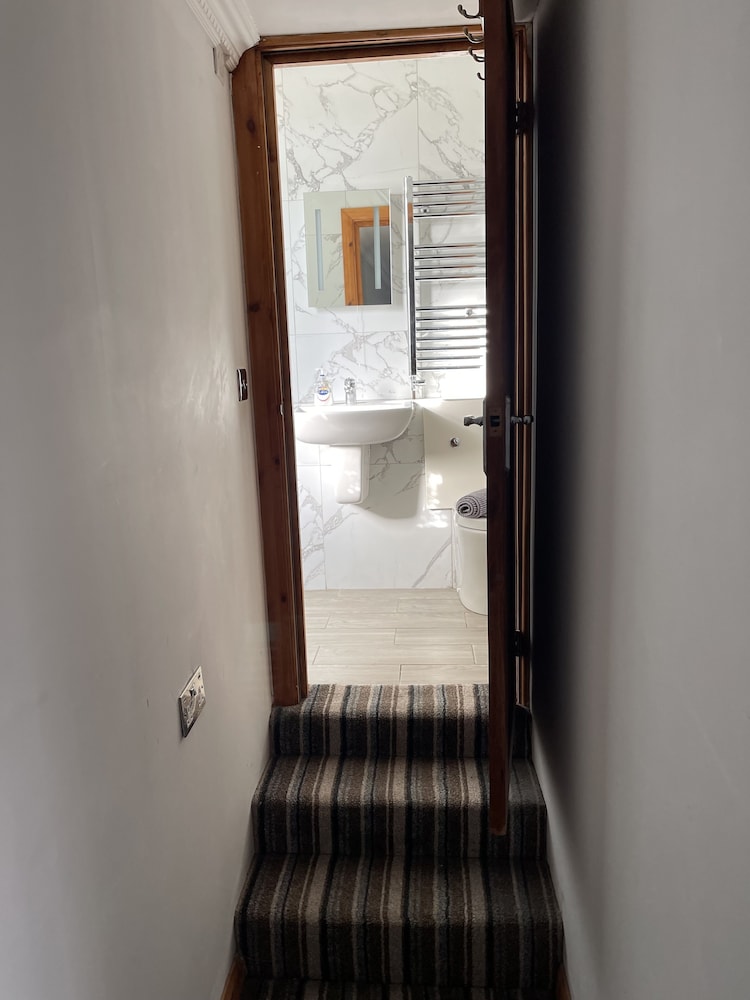 Six Bells Hotels 47/47