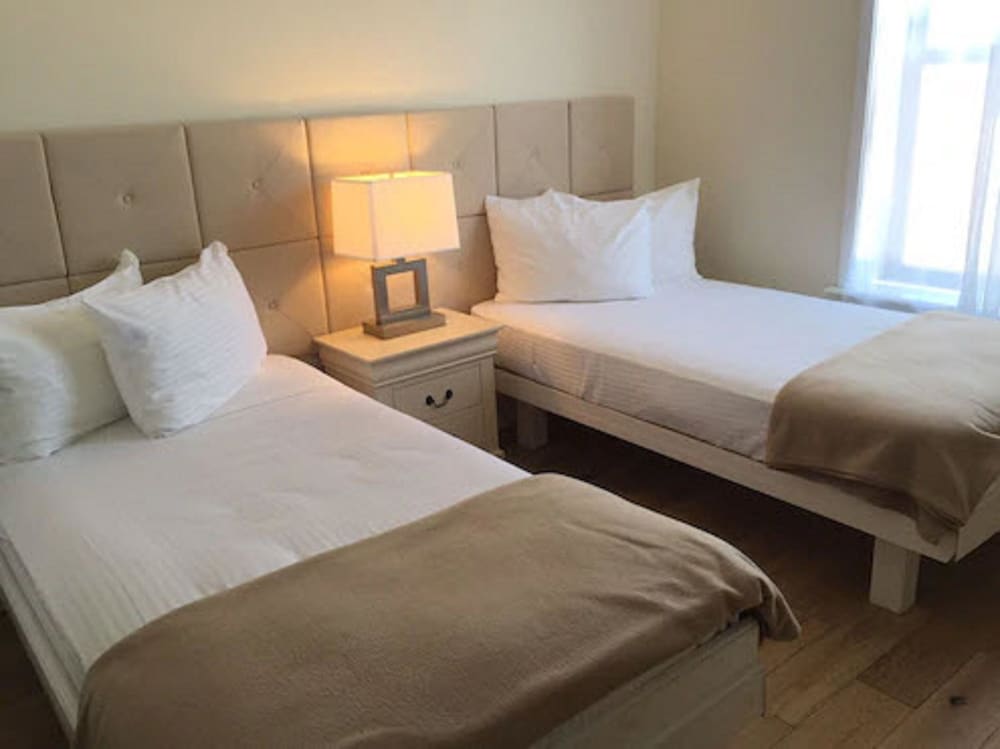 Long Beach Hotel 23/60