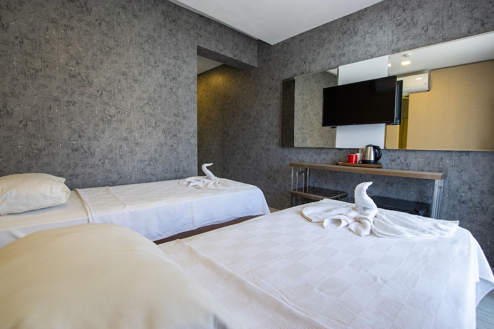 Emilia Hotel 31/88