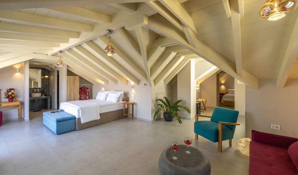 Ionian Plaza Hotel 8/50