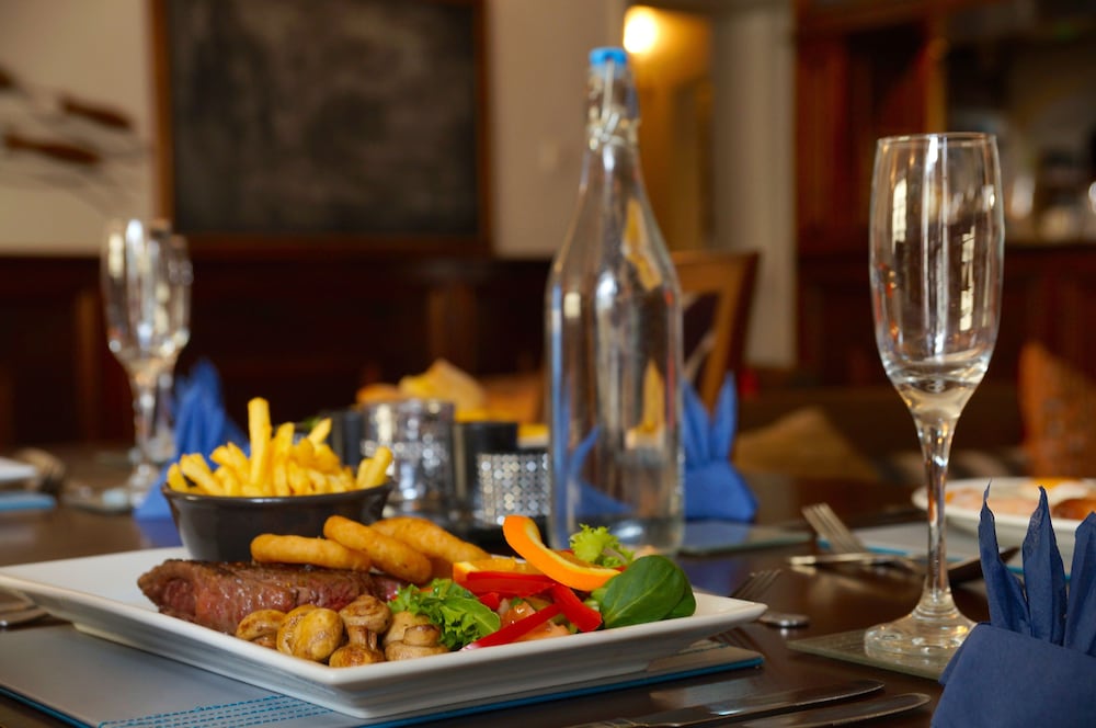 Eyre Court Hotel 24/50