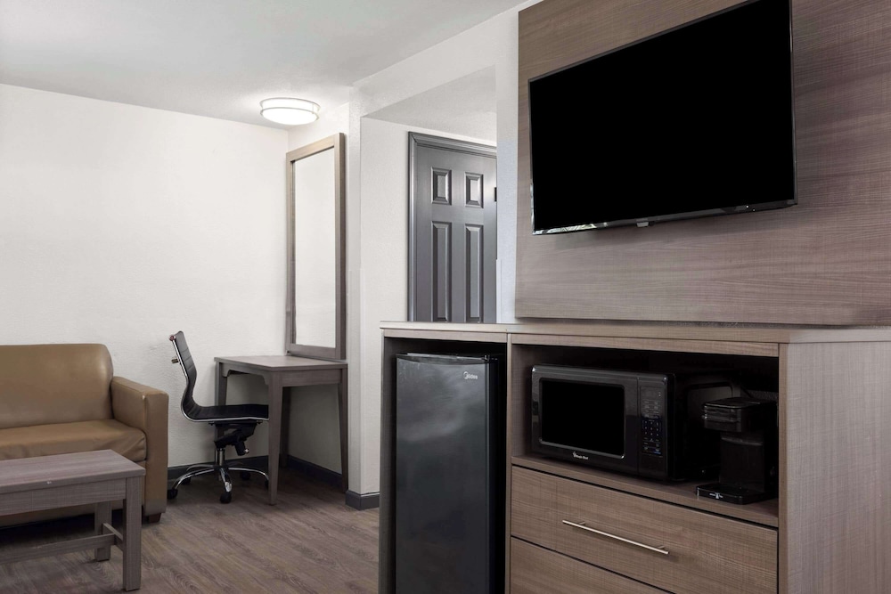 Ramada by Wyndham Medford Airport North 39/47