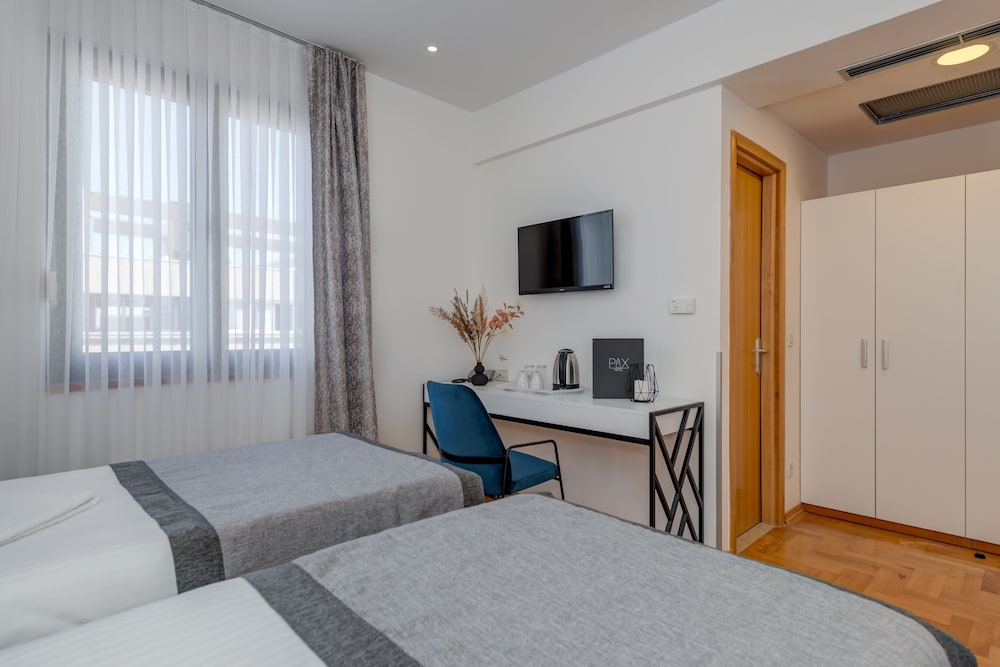 Hotel Pax 28/98