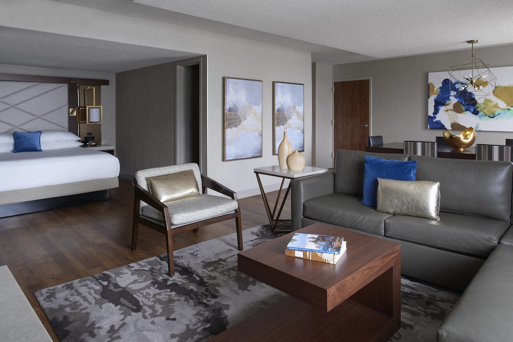 Kansas City Airport Marriott 34/64