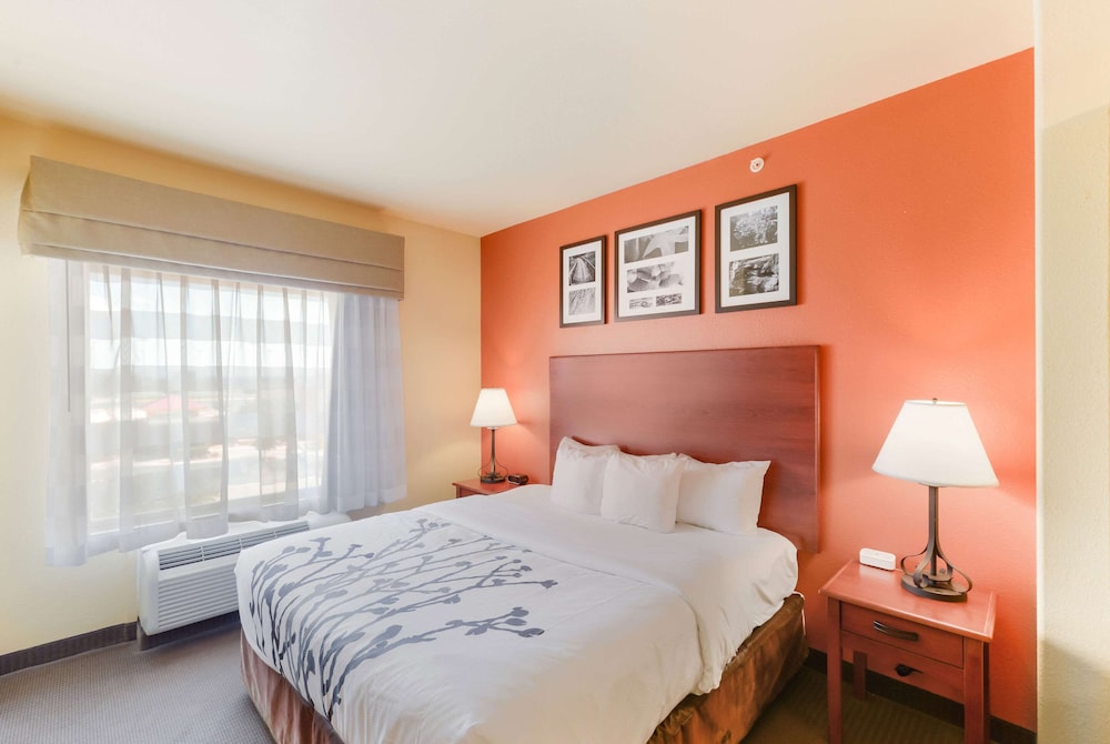 SUITE, KING BED