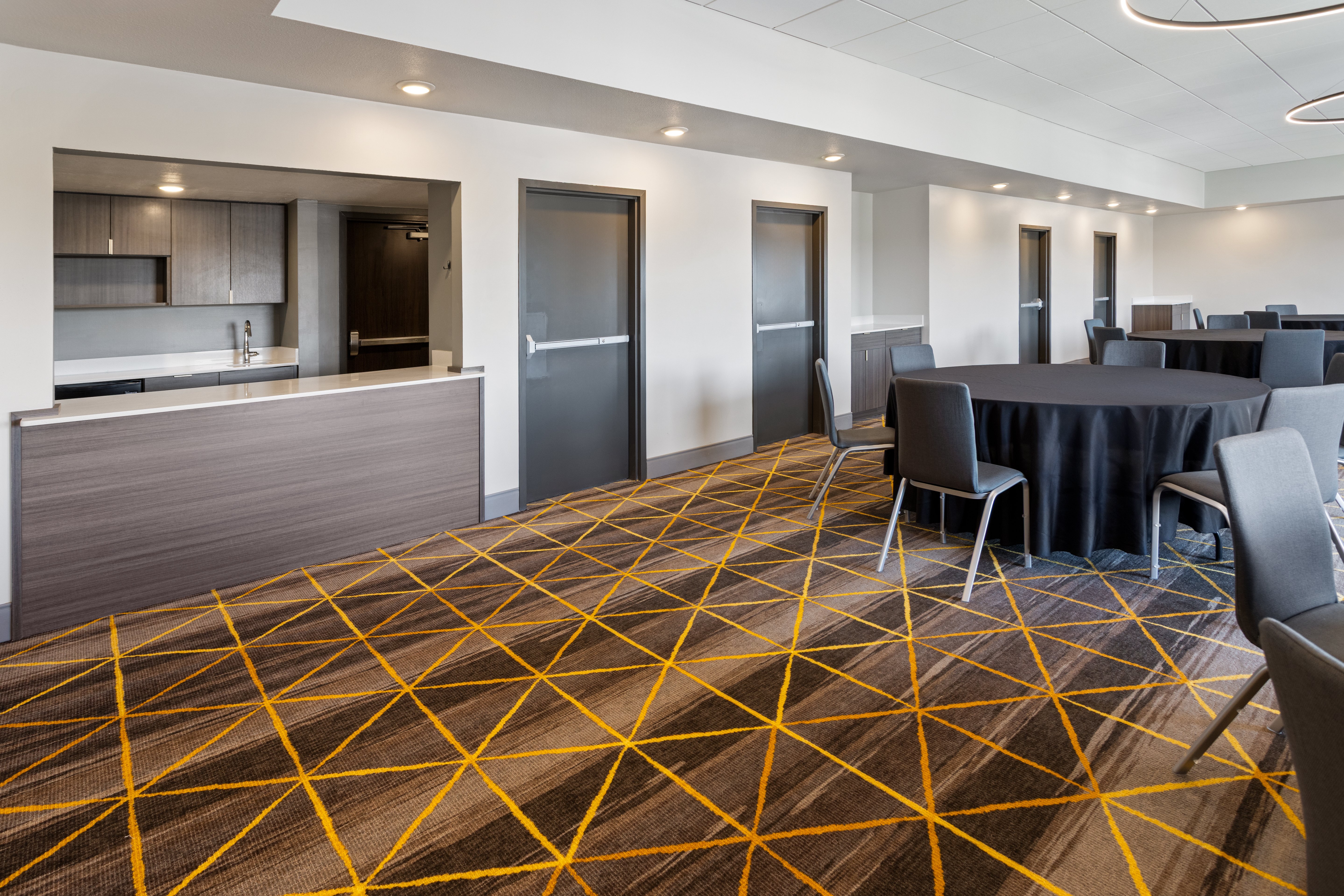 Holiday Inn & Suites Columbia NE - Ft Jackson Area by IHG 33/38