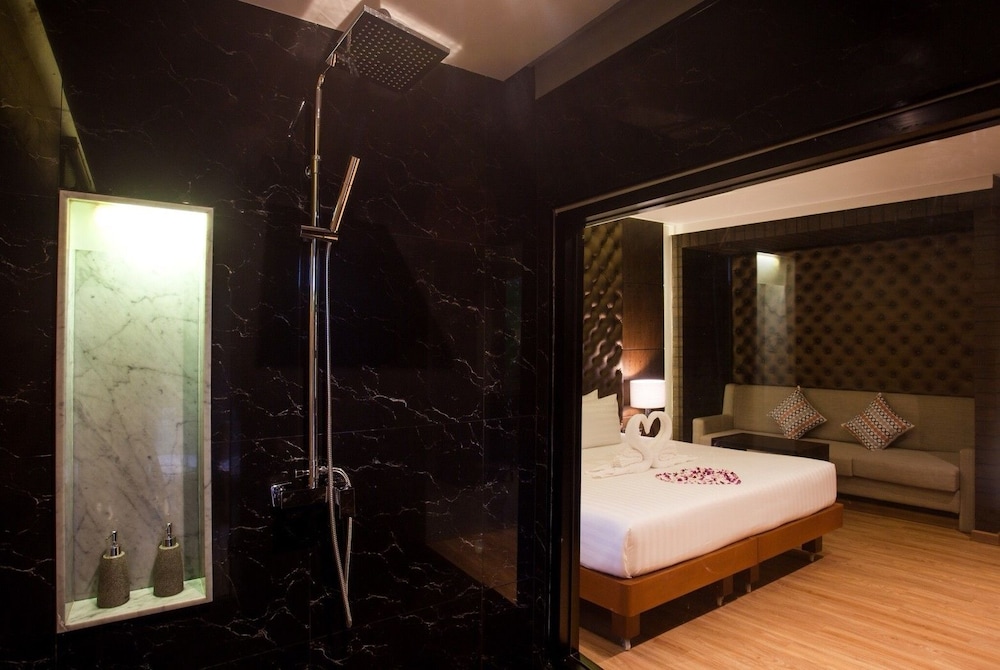 The Glory Gold Hotel 30/62