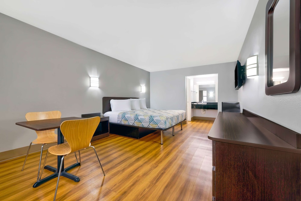 Motel6 Plano, TX - Plano Northeast 21/42