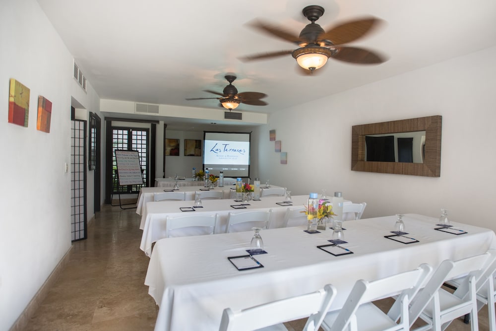 Las Terrazas Resort And Residences 65/77