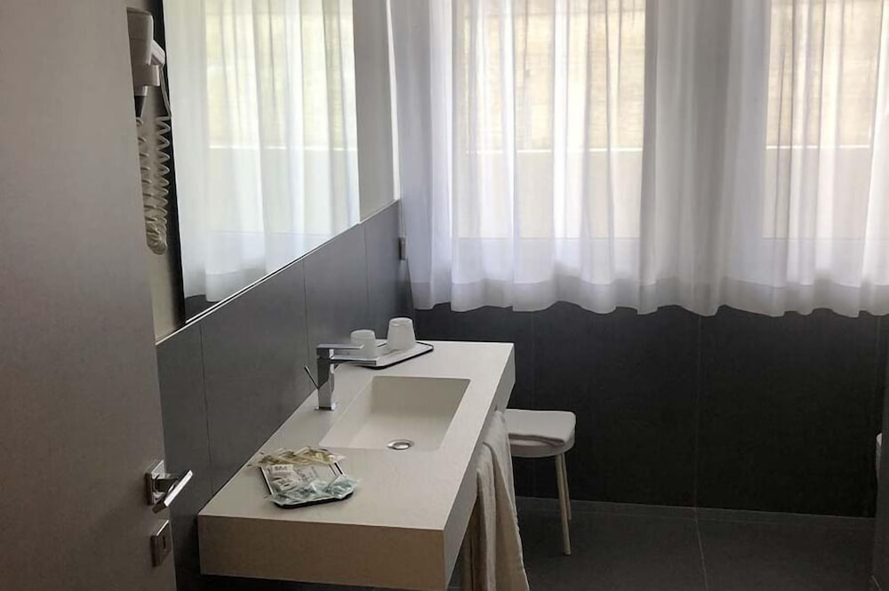 Albergo Capo Est 23/23