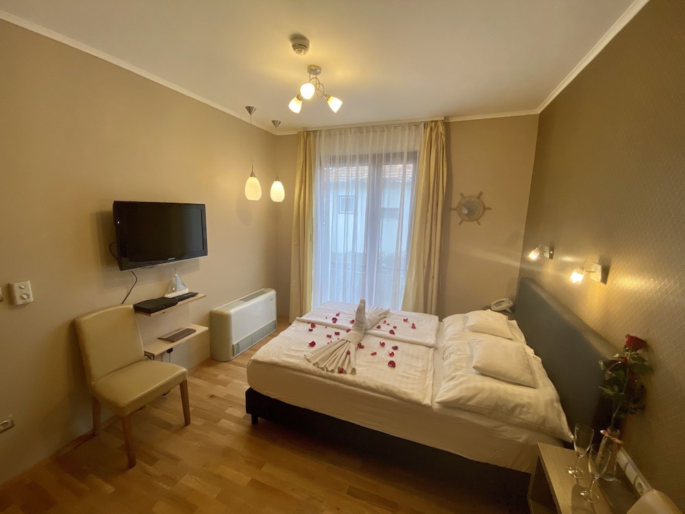 Royal Mediterran Hotel 5/50