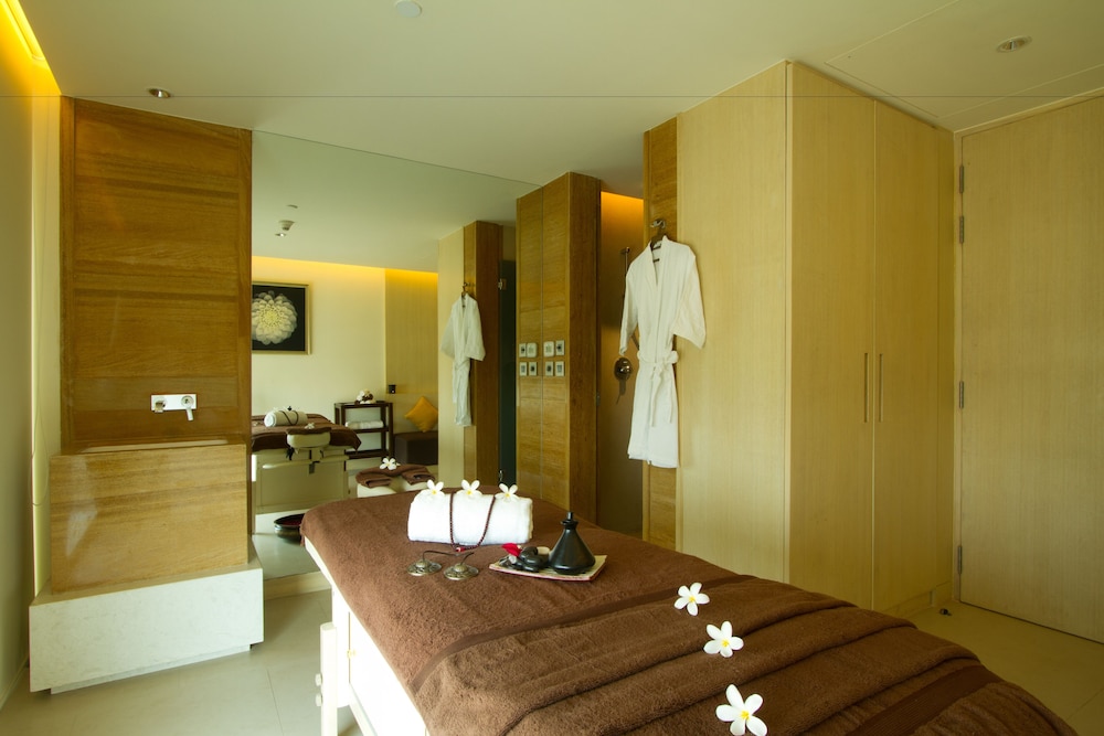HOLIDAY INN MUMBAI INTERNATIONAL AIRPORT 28/72