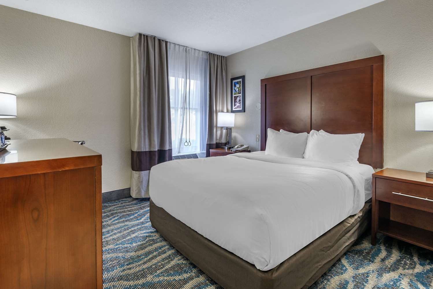 ROOM, QUEEN BED, ACCESSIBLE