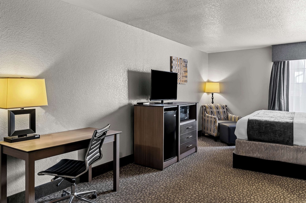 Best Western Sherwood Inn & Suites 43/50