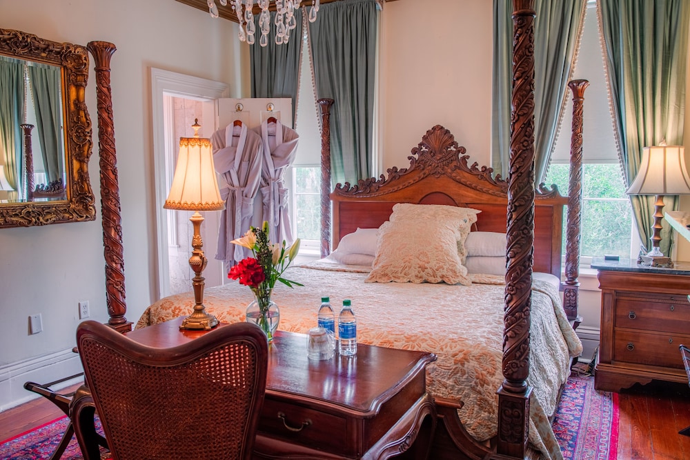 Justine Inn Savannah 47/62