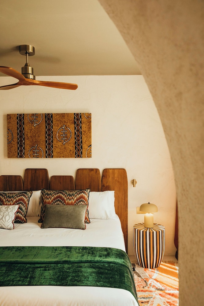 Junior Suite, King Bed, Accessible