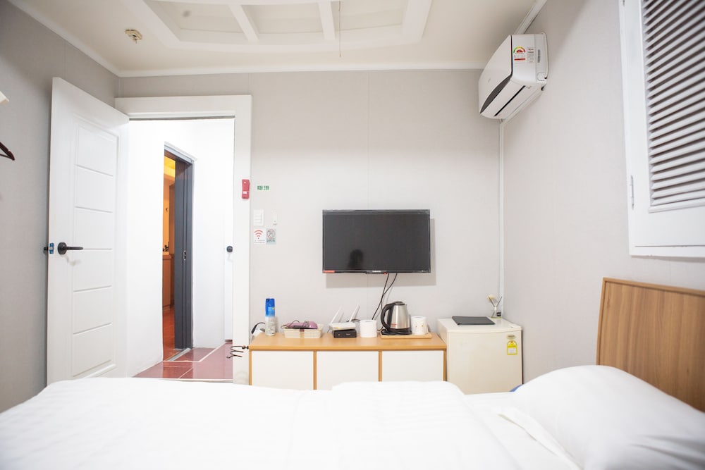 Gyeong's Hostel 30/70
