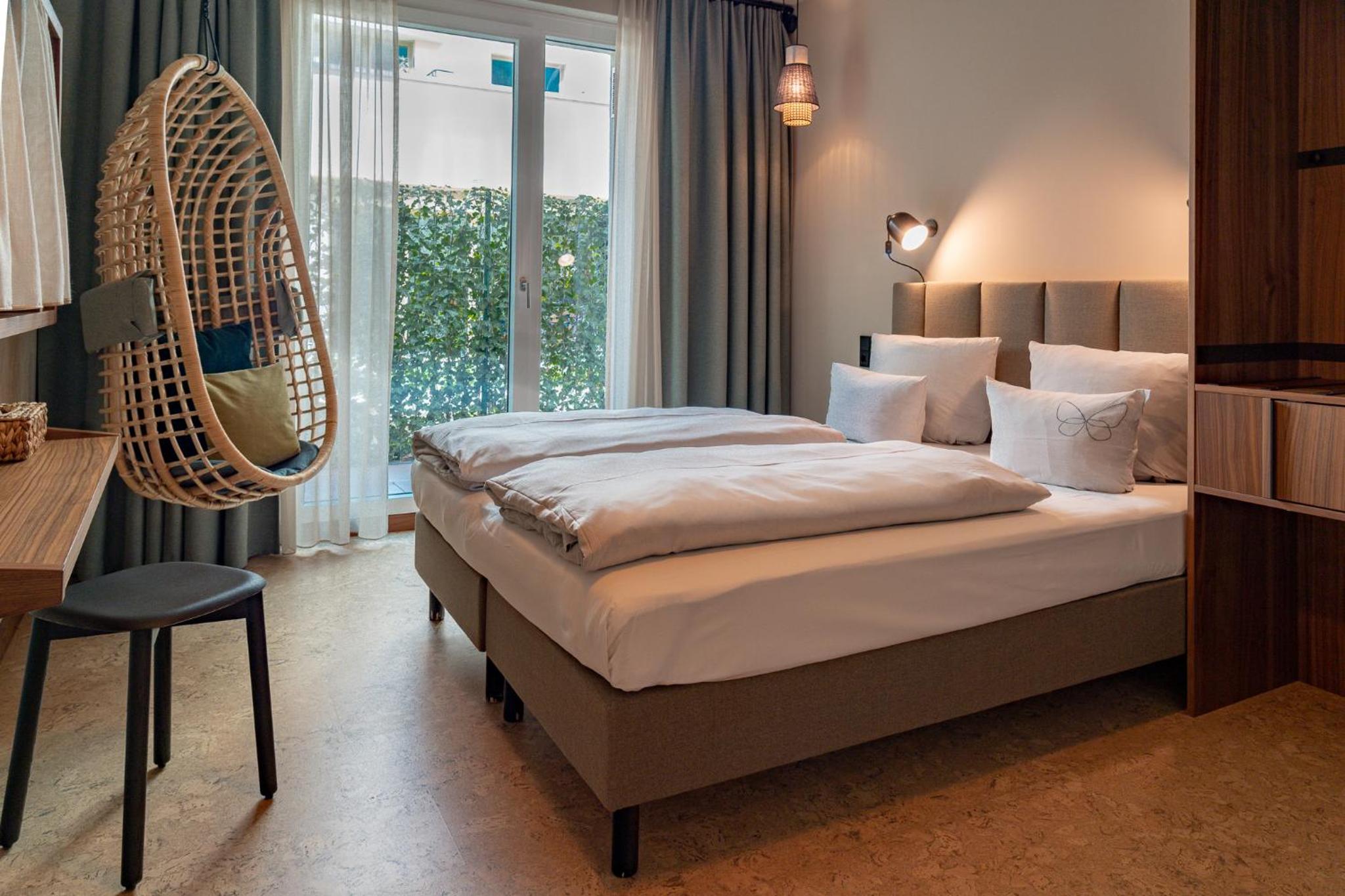 Oasis, Cocoon, Queen Bed, Accessible