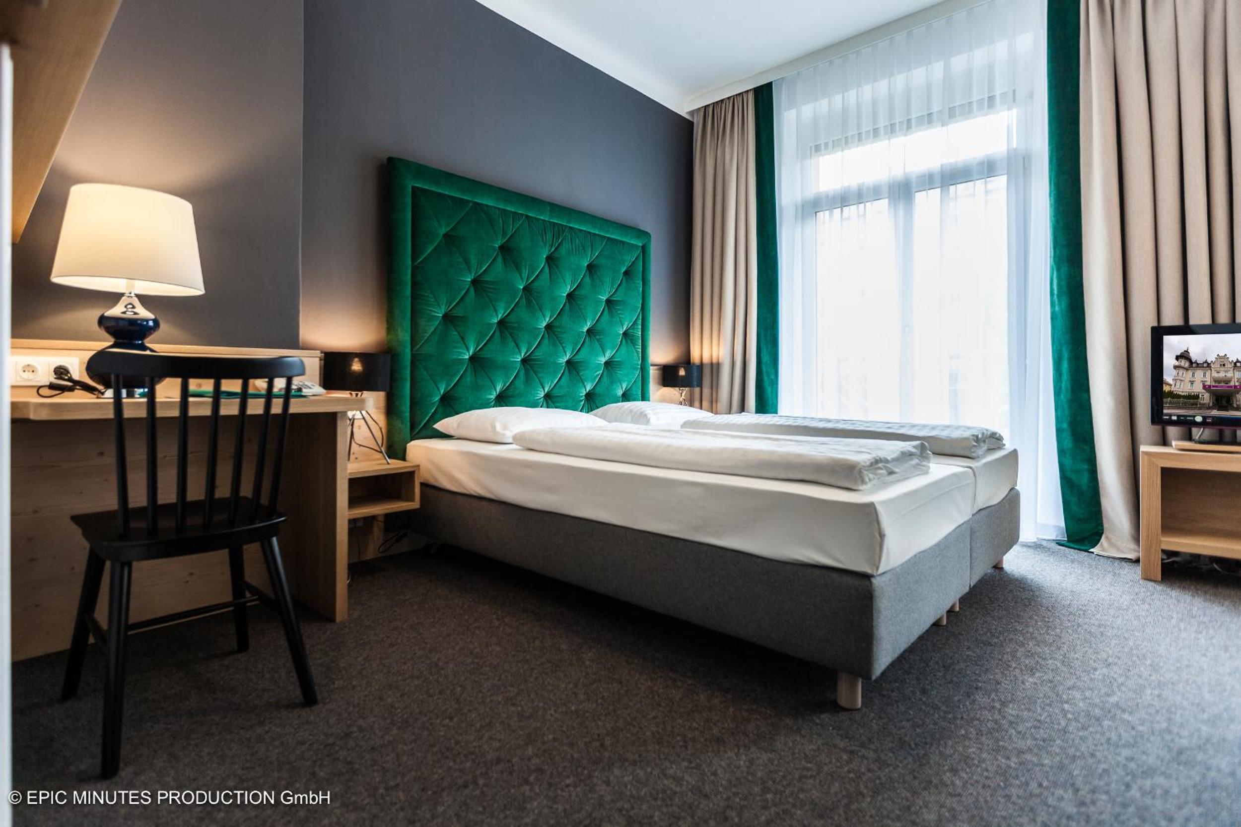 Superior, Double Bed, Markus Sittikus Hotel Sigl Gmbh 5/8