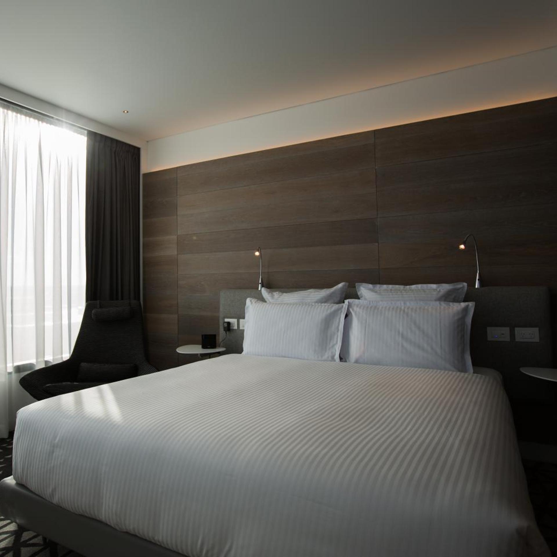 STANDARD, KING BED