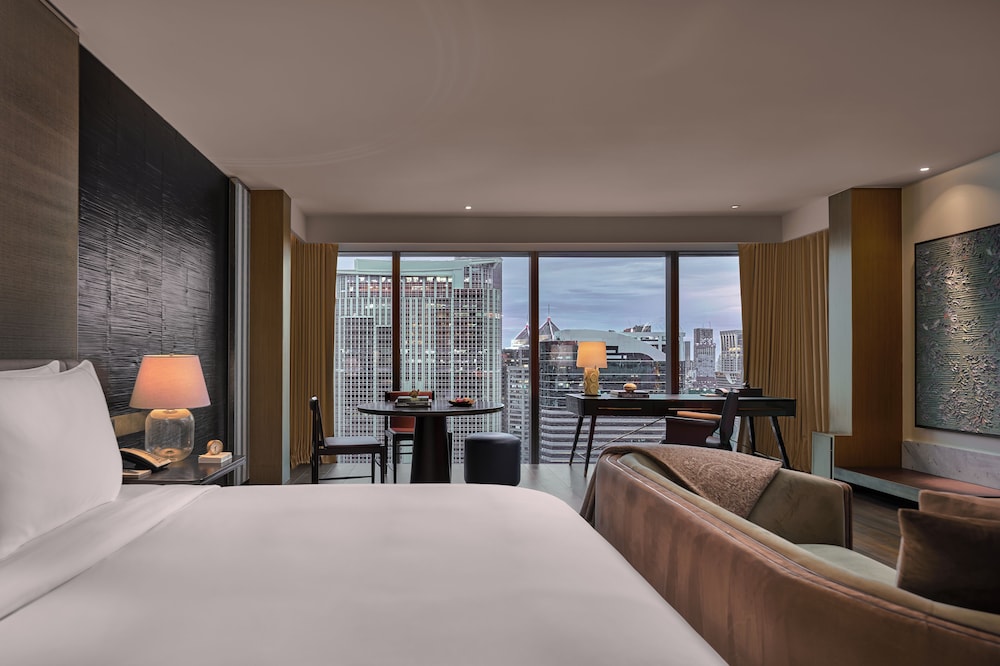GRAND, STUDIO, KING BED