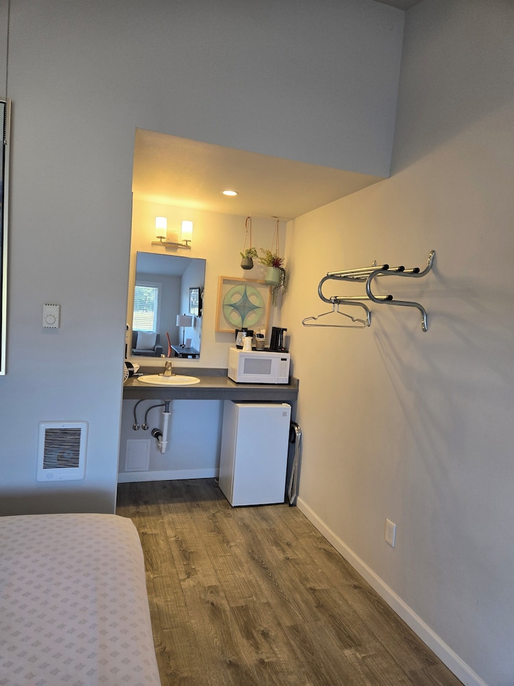 Americas Best Value Inn Ocean Shores 2/25