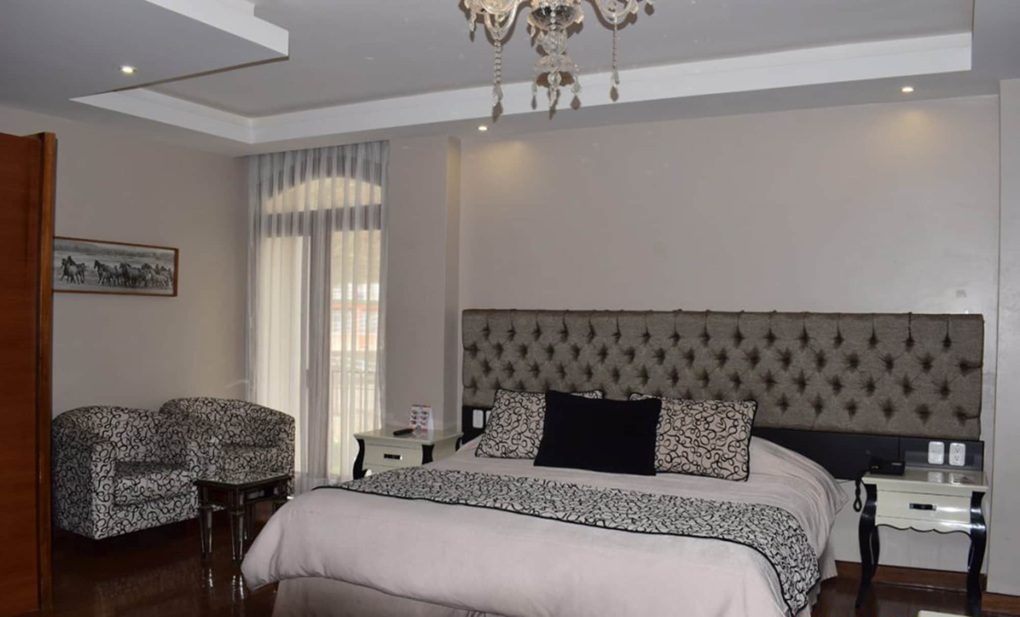 Plaza, Suite, King Bed