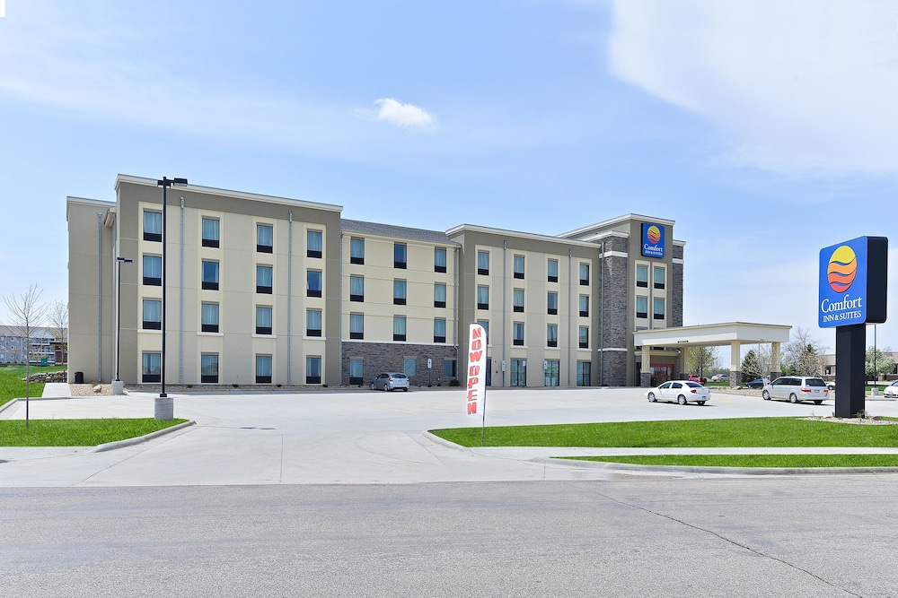 Comfort Inn and Suites Avera Southwest Sioux Falls SD 3/37