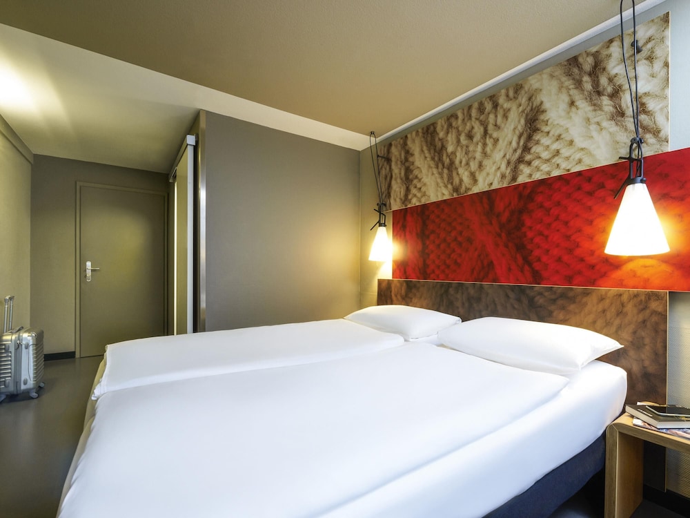 Ibis Zurich Adliswil 20/74