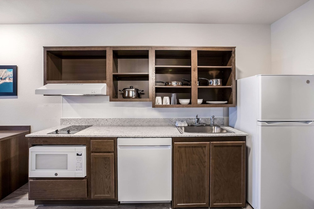 WoodSpring Suites Detroit Madison Heights 22/22