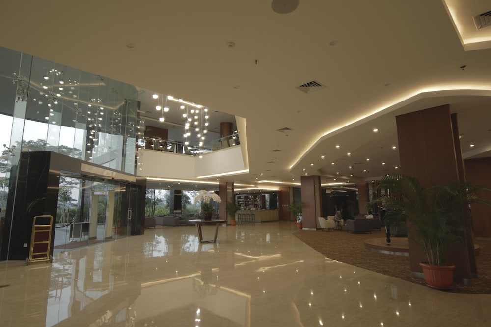 Avenzel Hotel and Convention Cibubur 3/69