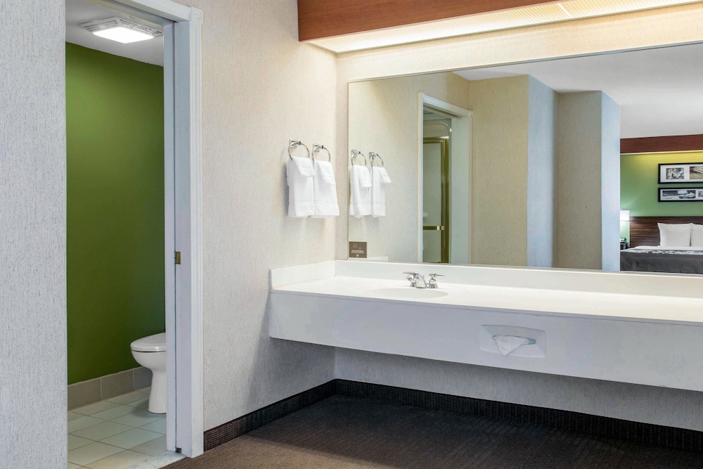 Sleep Inn & Suites Oregon OH 9/32