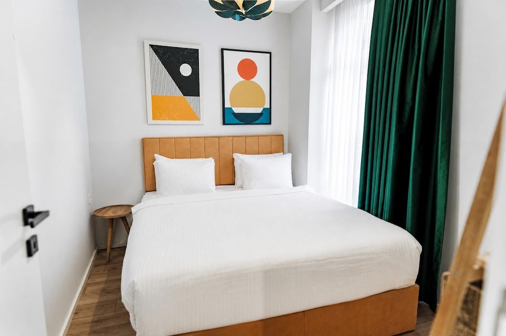 غرفة بريميوم بسرير كوين مع أريكة، Bird Nest Suites 2/10