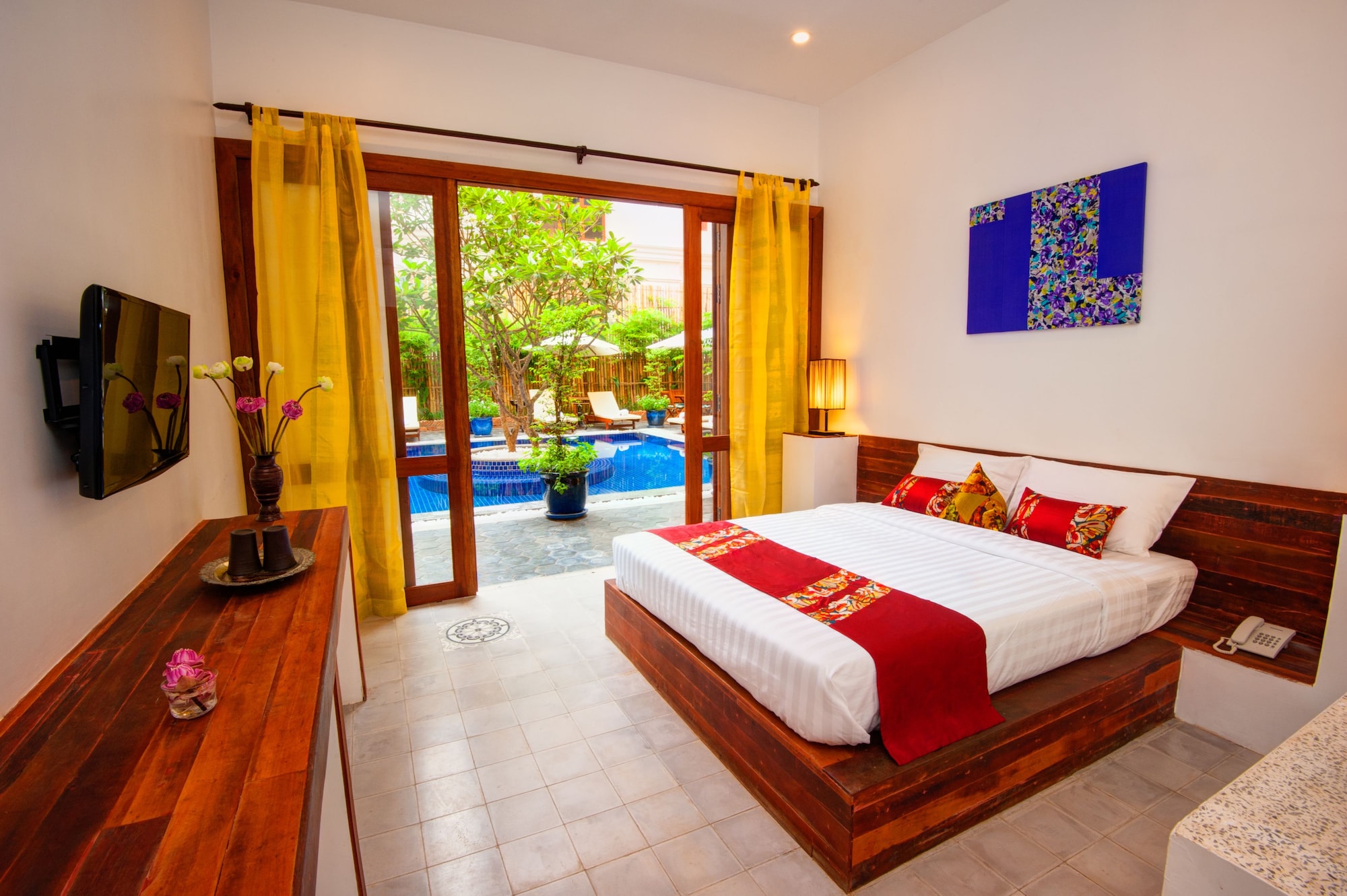 Colonial, King Bed