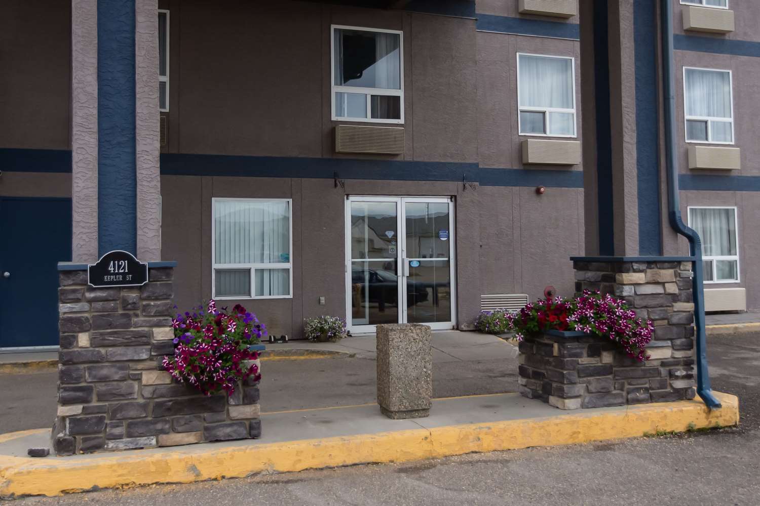 Super 8 by Wyndham Whitecourt 2/30