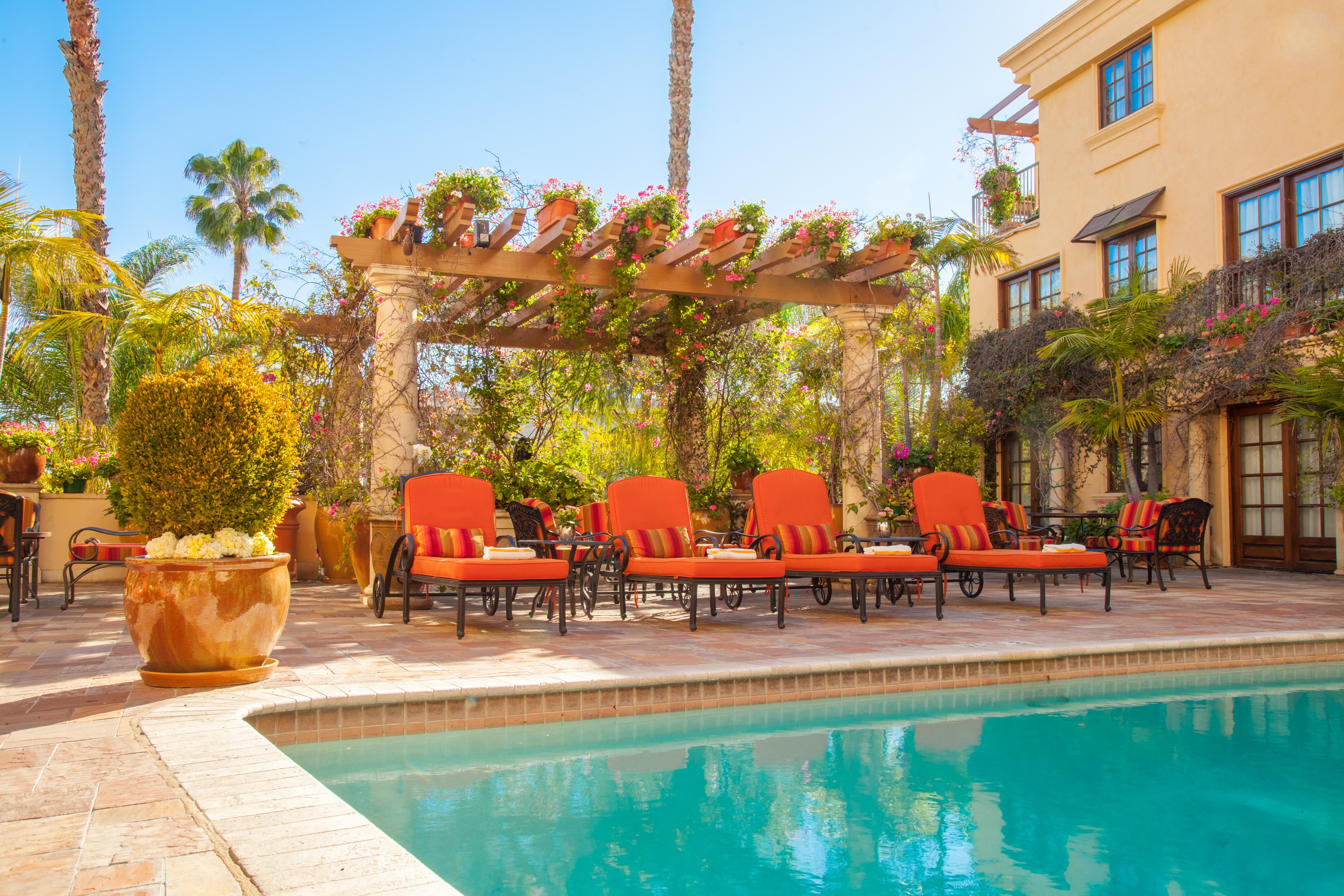 Best Western Plus Sunset Plaza Hotel 77/83