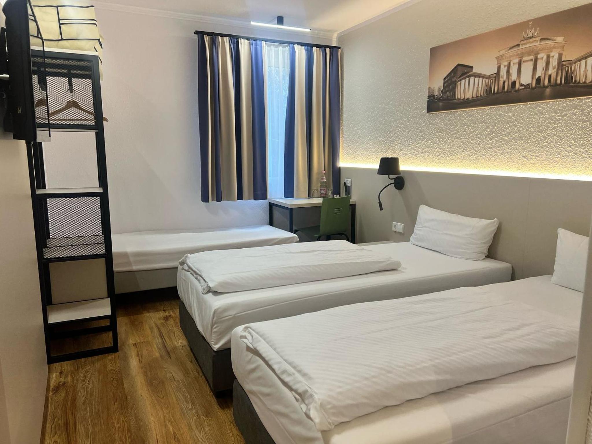 Room, Triple