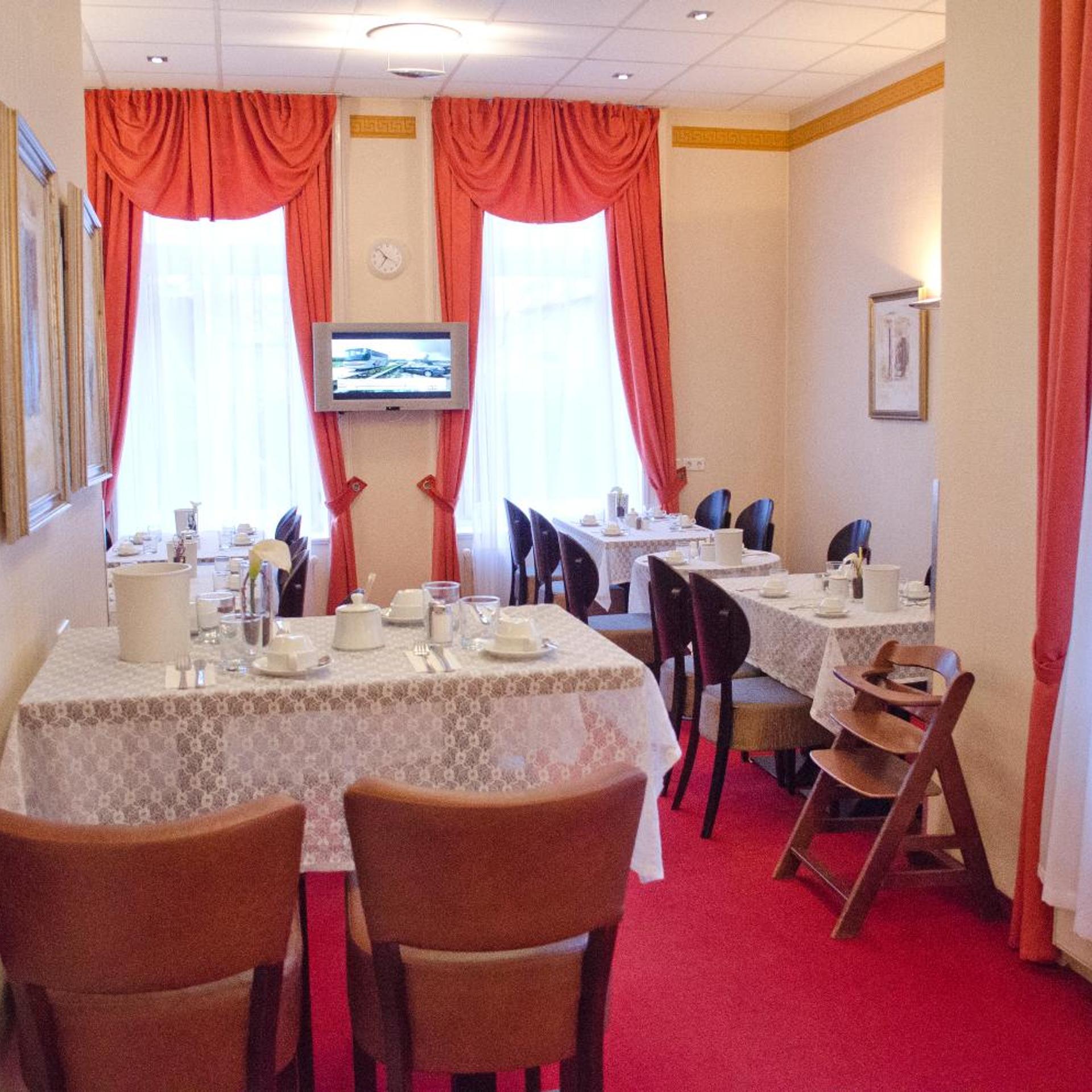 Hotel Polo Am Zob 39/54