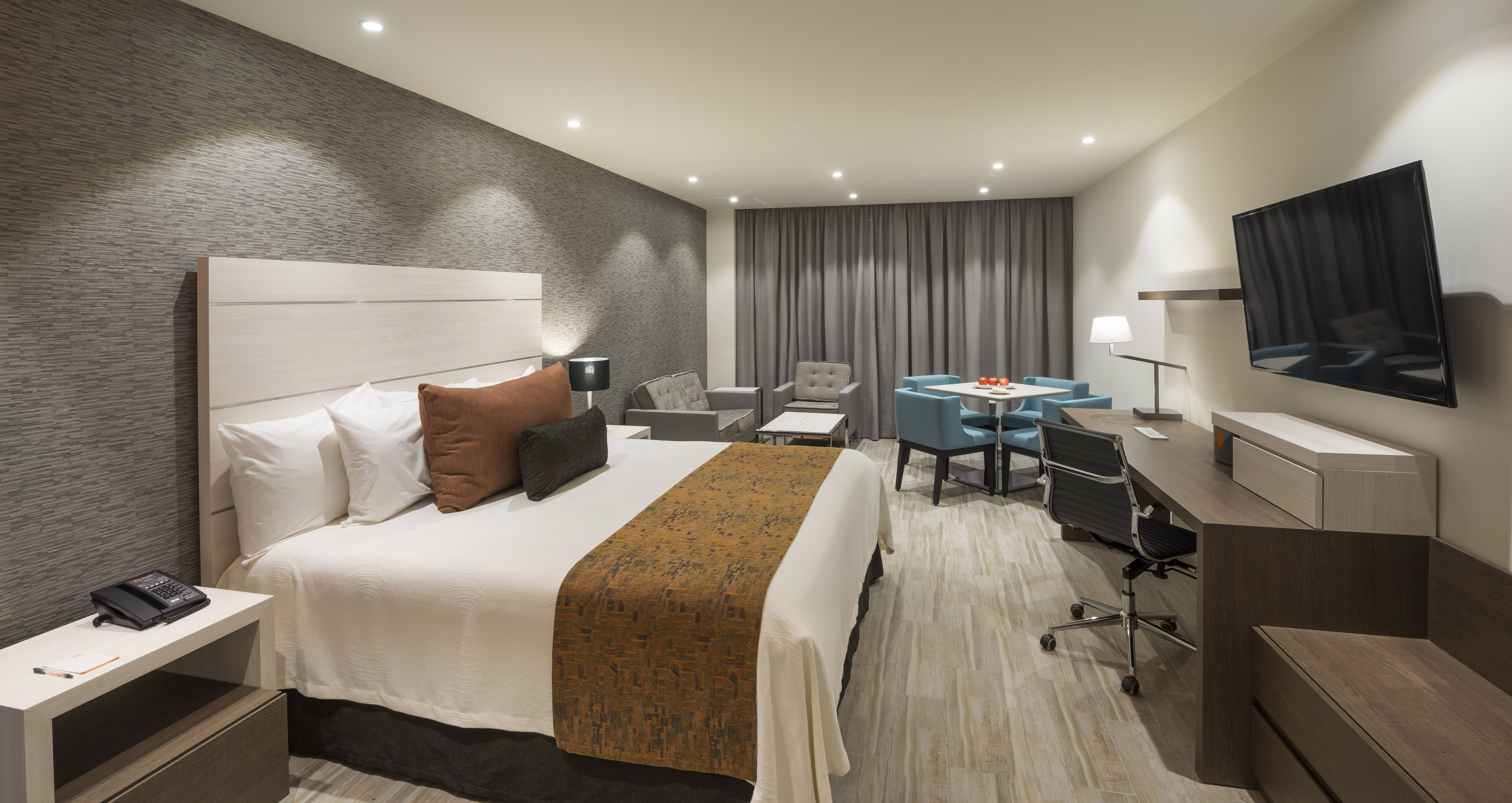 EXECUTIVE, KING BED