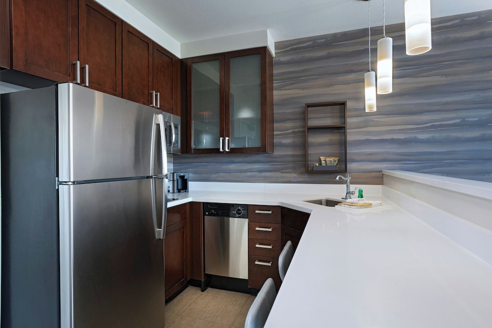 استوديو بسرير كينج مع أريكة، RESIDENCE INN BY MARRIOTT OMAHA AKSARBEN VILLAGE 4/10