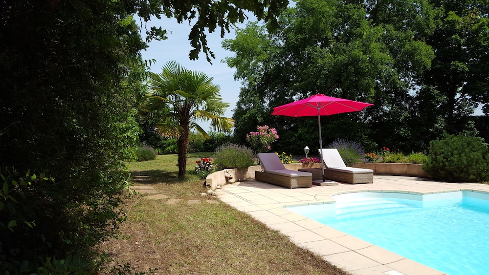 Villa Castel Chambres dHotes 41/45