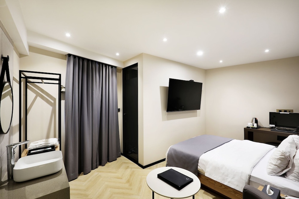 STANDARD, DOUBLE BED