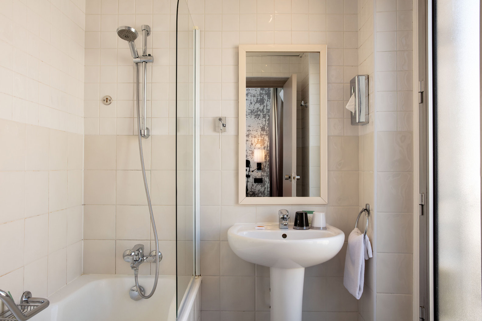 Hotel Des Nations Saint Germains 43/46