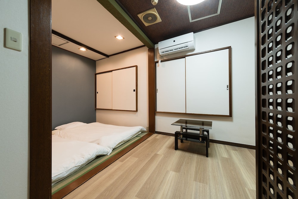 JAPANESE, TWIN BEDS, PRIVATE BATHROOM