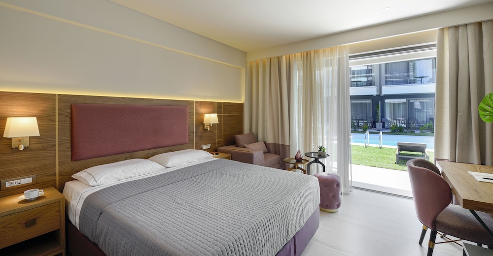 Serenity Suites 16/50