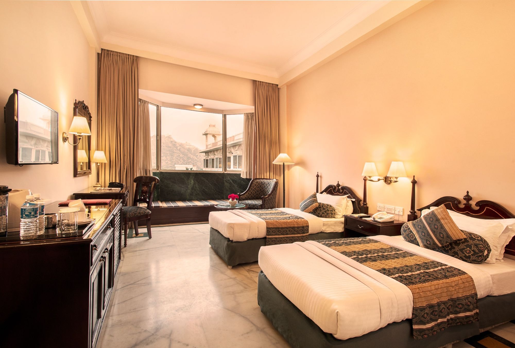 ROYAL, TWIN BEDS