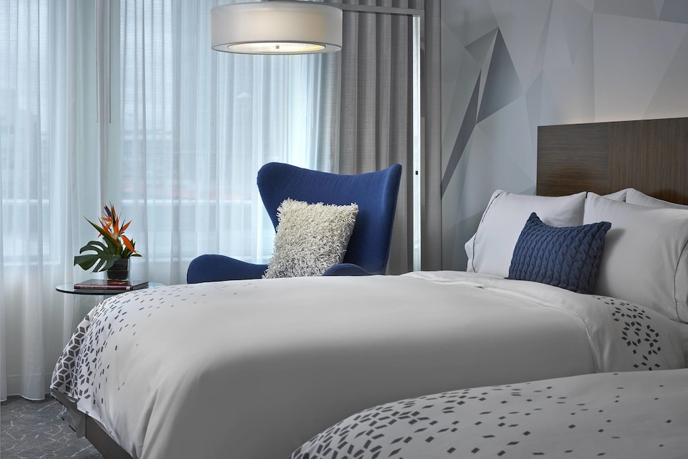 RENAISSANCE EDMONTON AIRPORT HOTEL 9/44