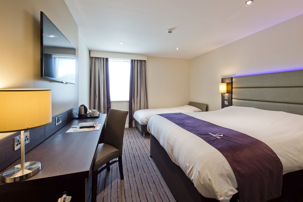 Premier Inn Addlestone 16/36