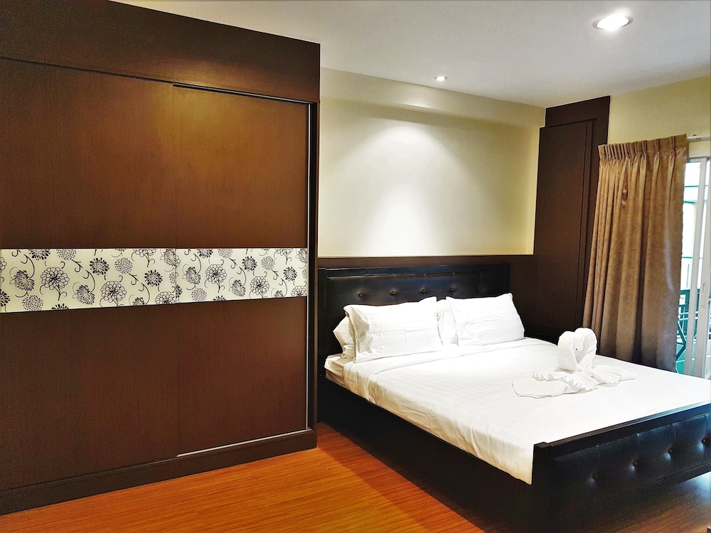 Patong Beach Phuket Villa Condo 11/50